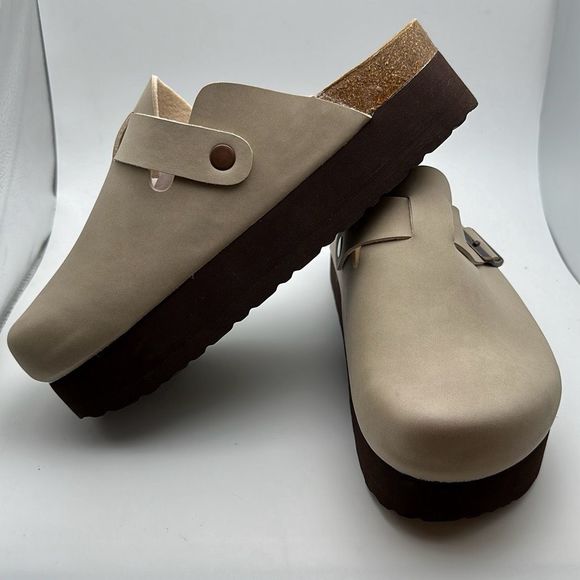 CUSHIONAIRE Women's Cork Footbed Platform Clog 9 SAND - Picture 7 of 7